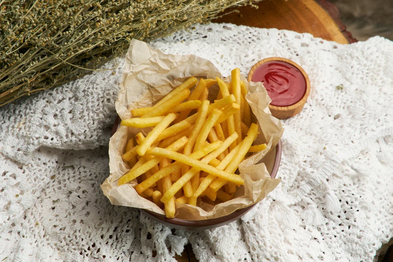 Картофель фри без лишних калорий, приготовленный без масла, в печи 