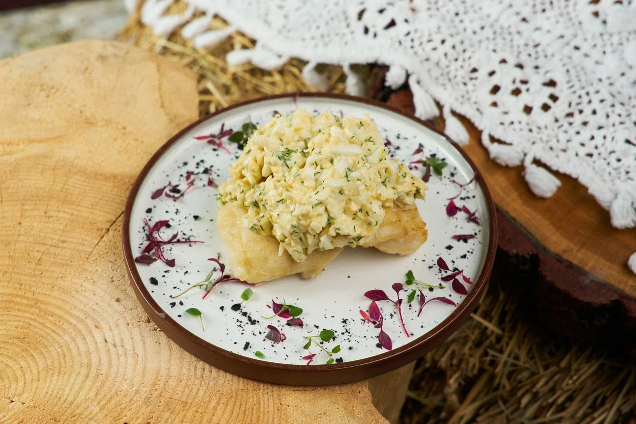 Треска по-польски с сытным соусом