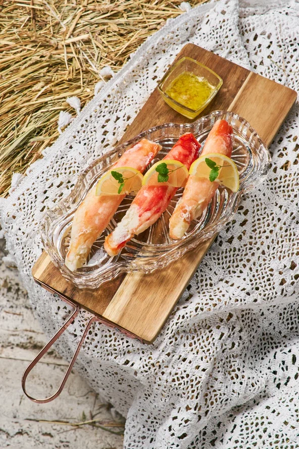 Первая фаланга камчатского краба охлажденная с горячим чесночным маслом (100 гр)