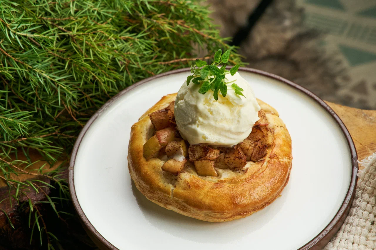 Штрудель а-ля-русс с яблоками и ягодами