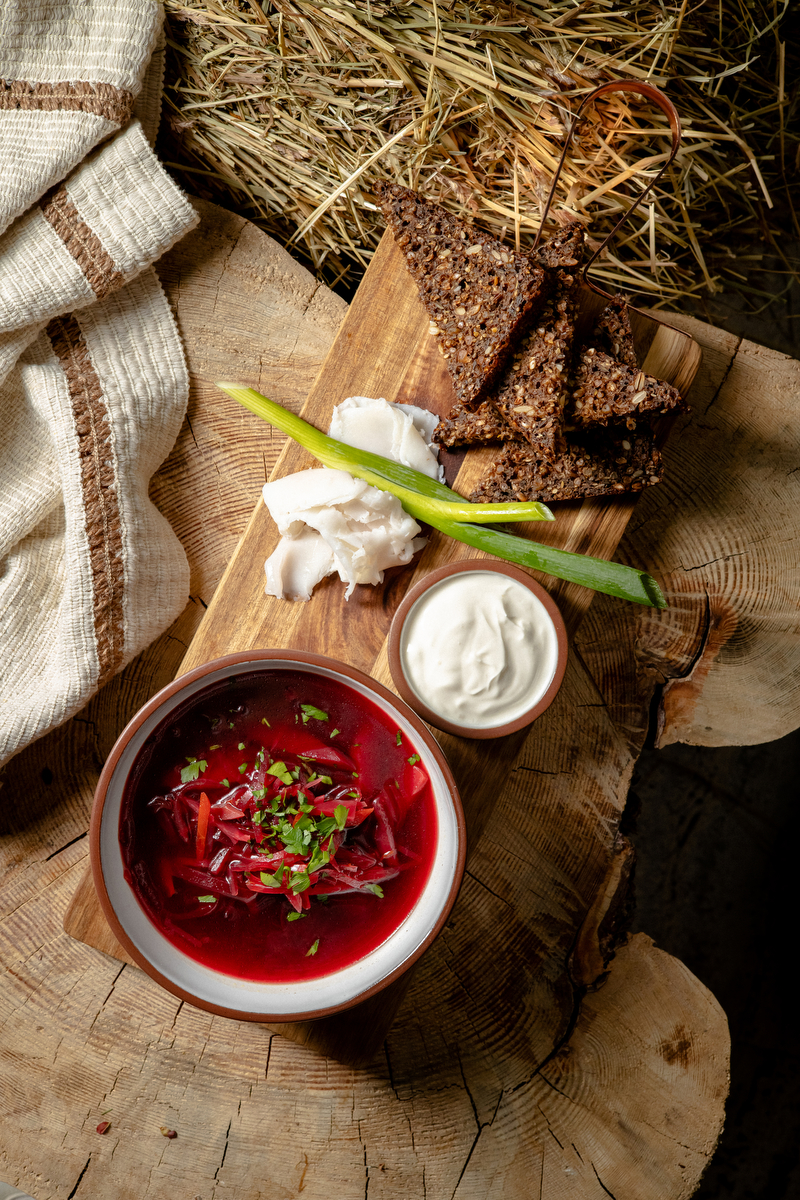 Борщ со сметаной и фермерским салом