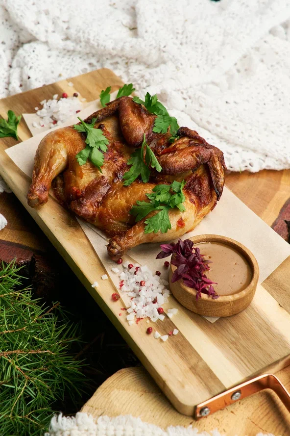 Цыпленок табака зажаренный с обжигающим, в меру острым соусом